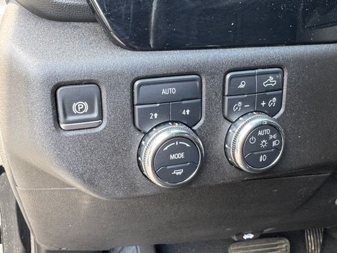 Used 2025 GMC Sierra 1500 SLT AWD/4WD image 35
