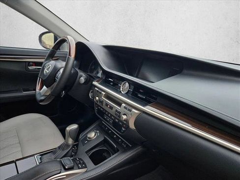 Used 2017 Lexus ES 350 w/ Luxury Package image 18