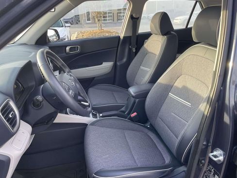 Certified 2024 Hyundai Venue Limited image 8