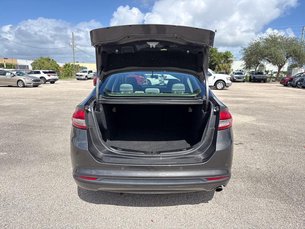 Used 2017 Ford Fusion SE w/ Fusion SE Technology Package FWD image 26