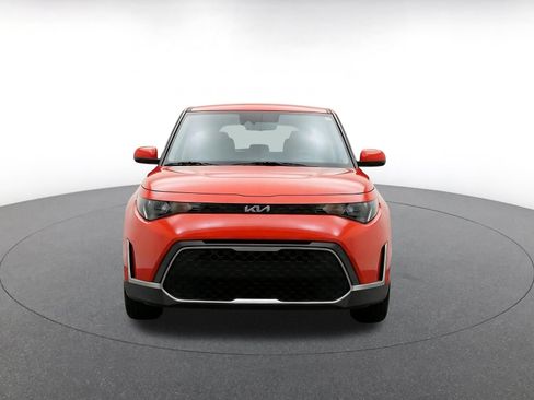 Used 2025 Kia Soul LX w/ LX Technology Package FWD image 2