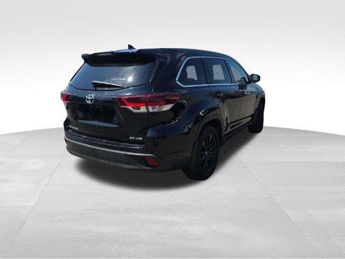 Used 2019 Toyota Highlander SE AWD/4WD image 9