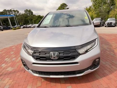Certified 2025 Honda Odyssey EX-L image 4