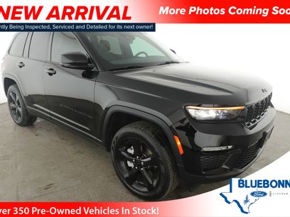 Used 2025 Jeep Grand Cherokee Limited w/ Black Appearance Package