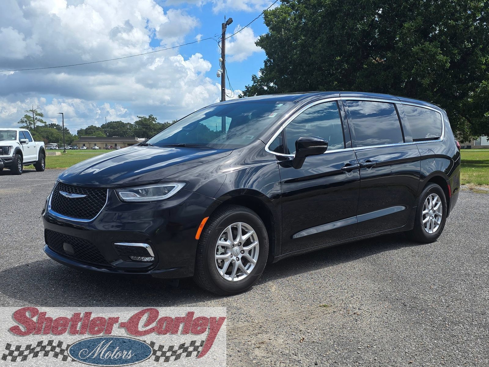 Used 2026 Chrysler Pacifica Select FWD image 1