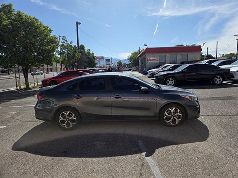 Used 2020 Kia Forte LXS FWD image 3