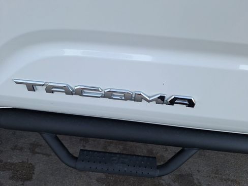 Used 2025 Toyota Tacoma SR5 image 14