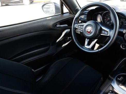 Used 2017 FIAT 124 Spider Classica image 15