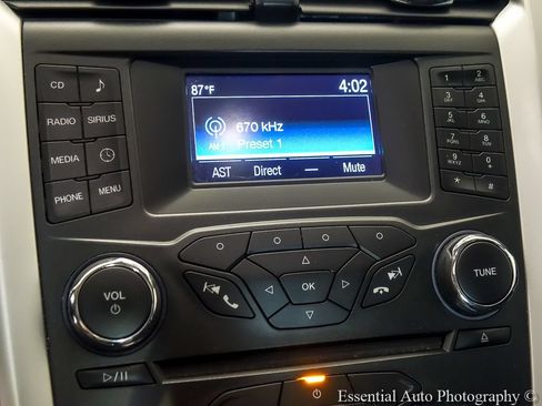 Used 2015 Ford Fusion SE FWD image 16