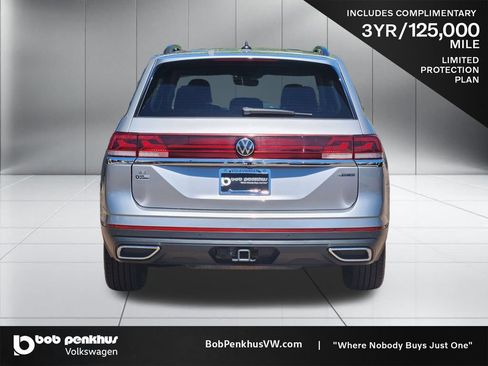 Used 2025 Volkswagen Atlas SE AWD/4WD image 26