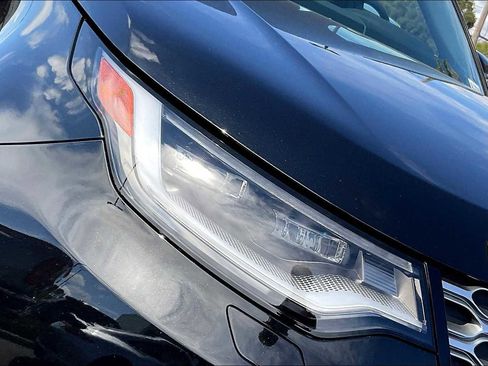 Used 2025 Land Rover Discovery S image 31