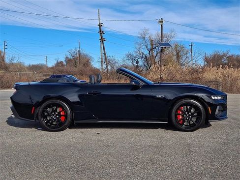 Used 2024 Ford Mustang GT Premium image 7