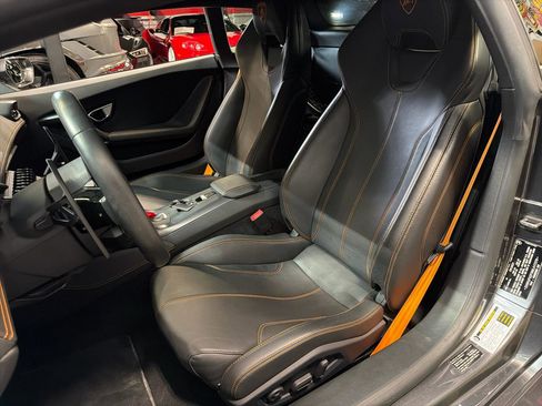 Used 2021 Lamborghini Huracan EVO image 16