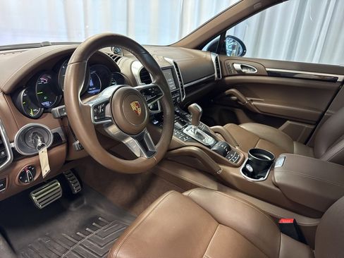 Used 2015 Porsche Cayenne S image 4