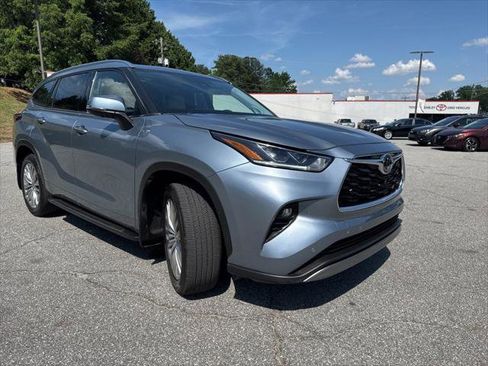Certified 2024 Toyota Highlander Platinum FWD image 7