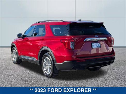 Certified 2023 Ford Explorer XLT image 3