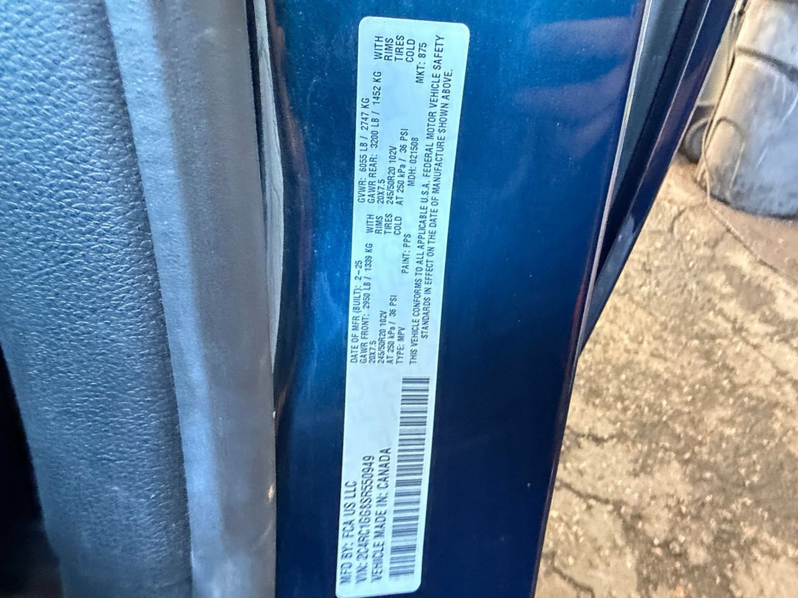 Used 2025 Chrysler Pacifica Limited FWD image 32