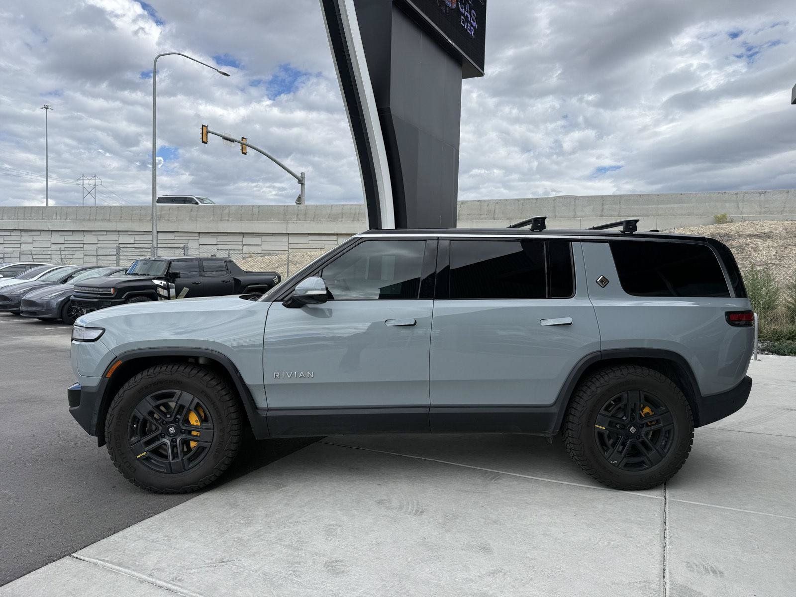 Used 2023 Rivian R1S Launch Edition Quad AWD/4WD image 5