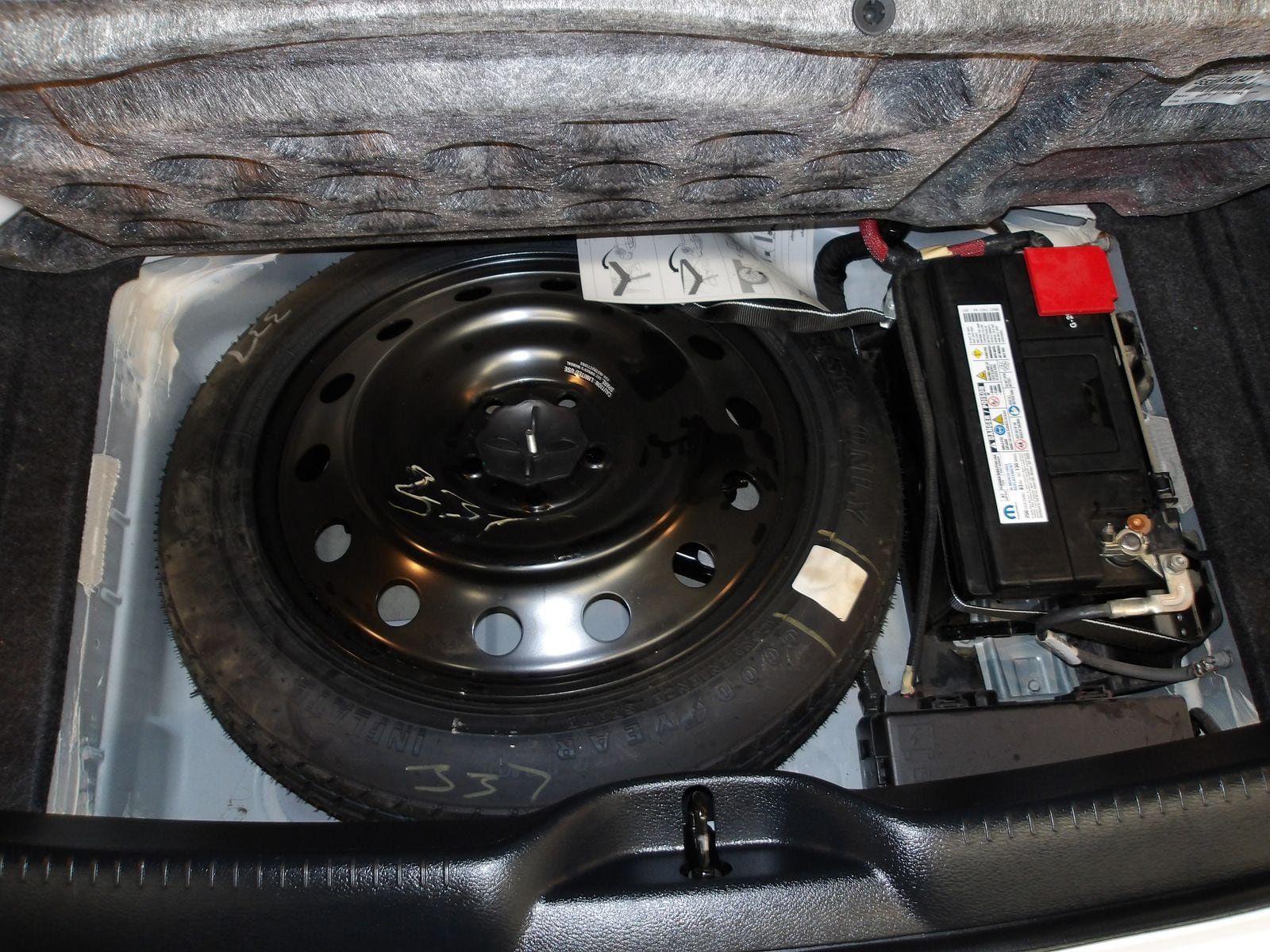 Used 2014 Chrysler 300 S AWD/4WD image 17