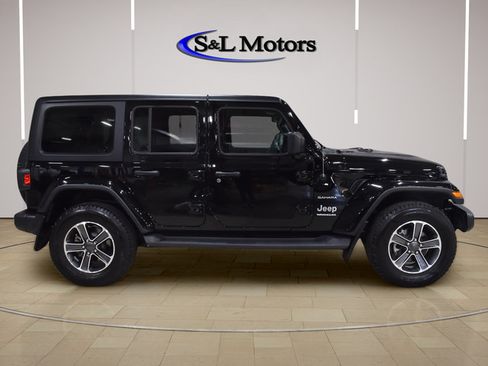 Used 2023 Jeep Wrangler Unlimited Sahara AWD/4WD image 9
