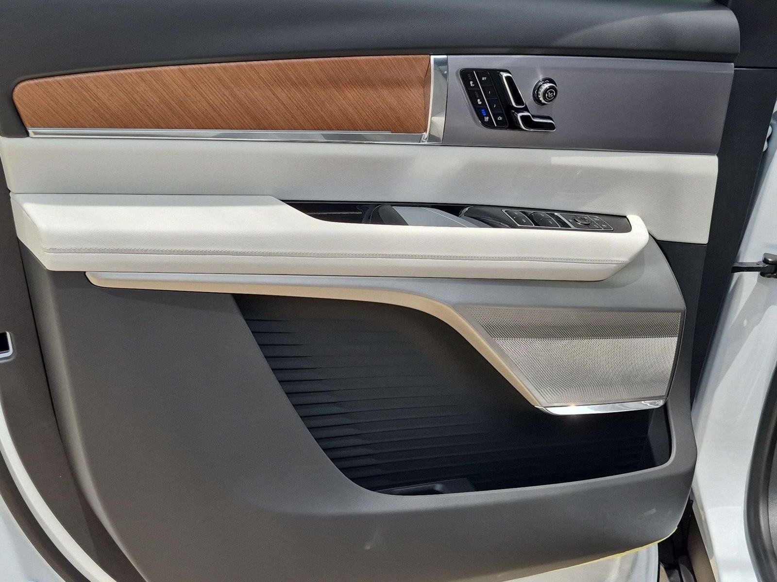 New 2027 Cadillac Vistiq Sport w/ LPO, Floor Liner Package AWD/4WD image 24