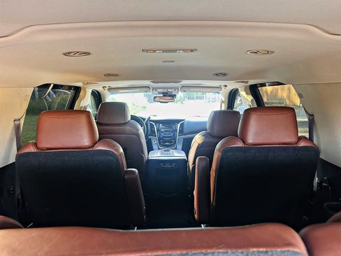 Used 2016 Cadillac Escalade ESV Luxury image 12