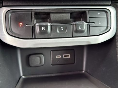 Used 2023 GMC Acadia SLE image 22