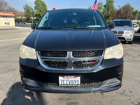 Used 2014 Dodge Grand Caravan American Value Package w/ UConnect Hands-Free Group image 2