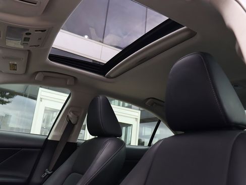 Used 2018 Lexus IS 300 AWD image 10