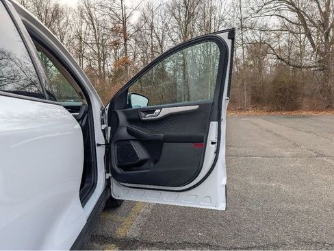 Used 2020 Ford Escape SE image 10