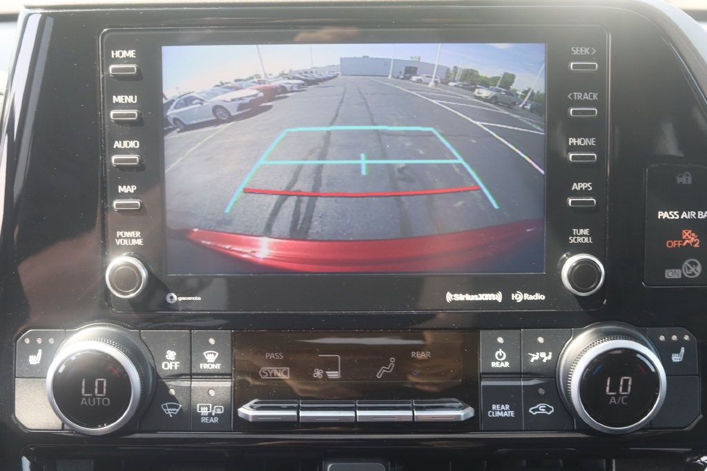 Certified 2021 Toyota Highlander XLE AWD/4WD image 15