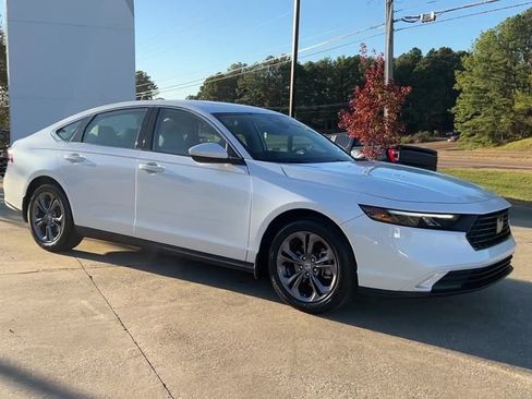 Used 2023 Honda Accord EX image 8