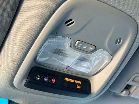 Used 2020 Chevrolet Bolt Premier w/ Infotainment Package image 24