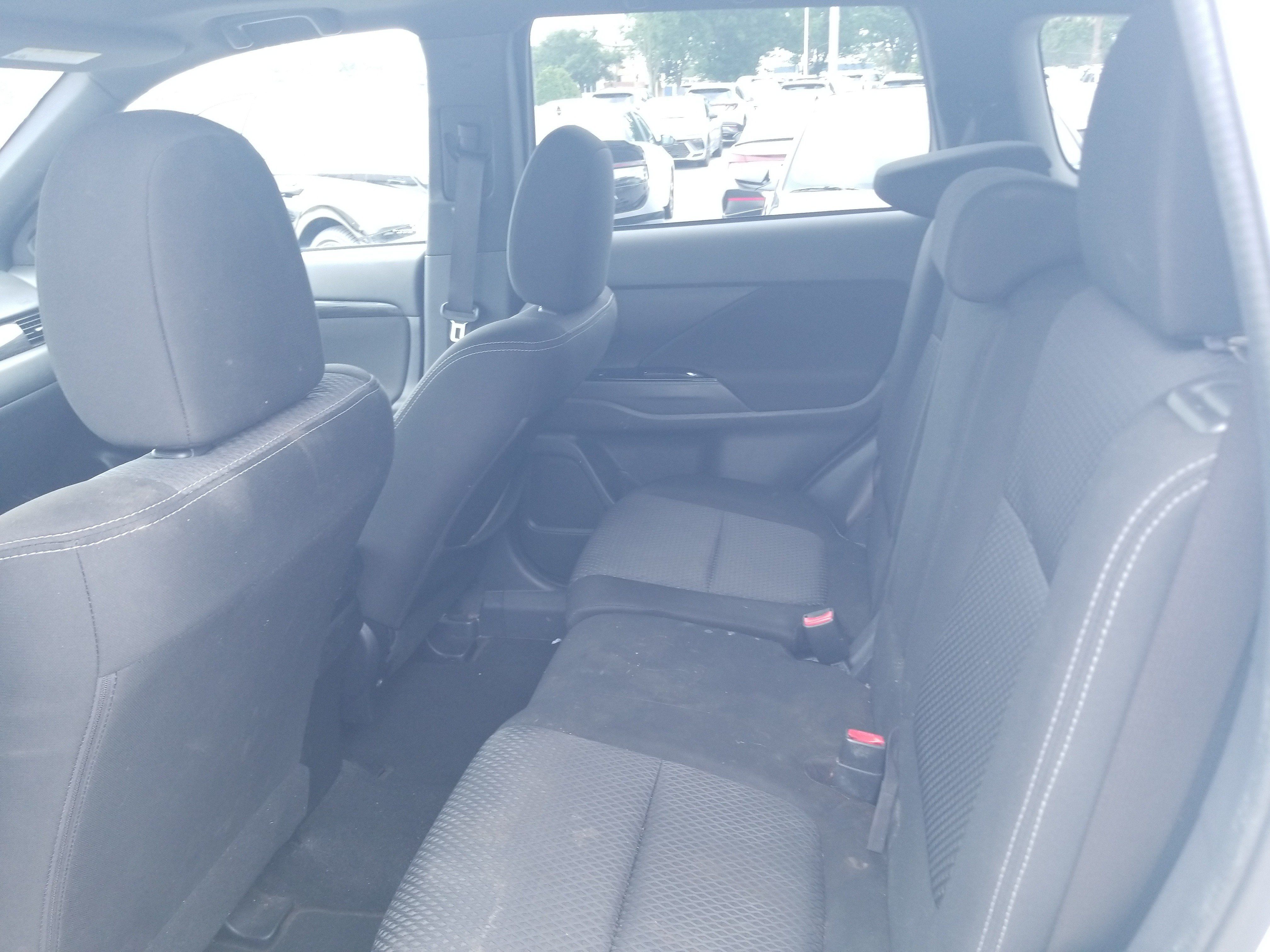Used 2018 Mitsubishi Outlander LE FWD image 12