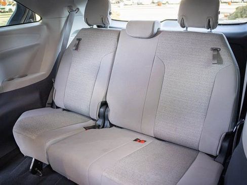 Used 2024 Toyota Sienna LE image 28