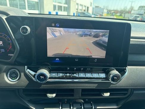 Used 2025 Chevrolet Colorado Trail Boss image 19