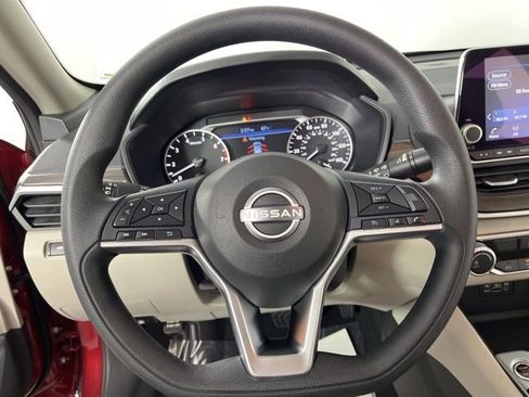 Used 2025 Nissan Altima 2.5 SV image 21