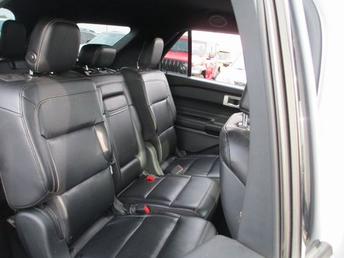 Used 2020 Ford Explorer XLT w/ Equipment Group 202A image 19