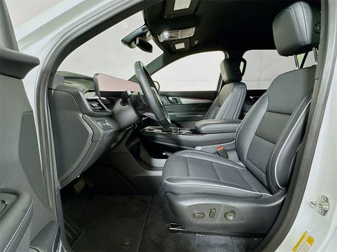 Used 2025 Buick Enclave Preferred image 20