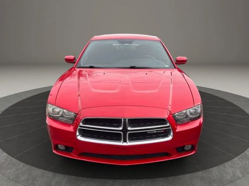 Used 2013 Dodge Charger SXT image 2