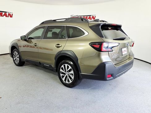 Used 2025 Subaru Outback Premium AWD/4WD image 4