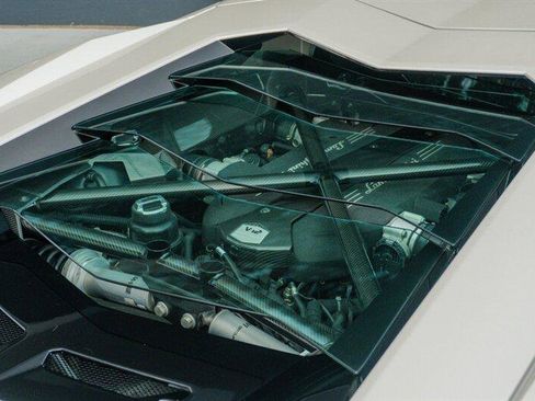 Used 2017 Lamborghini Aventador S image 18