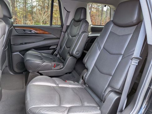 Used 2019 Cadillac Escalade Luxury image 34