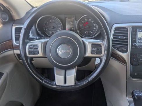 Used 2011 Jeep Grand Cherokee Limited image 24