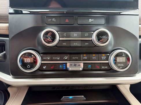 Certified 2024 Ford Expedition Max Limited RWD image 18