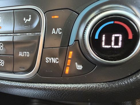 Used 2019 Chevrolet Equinox LT FWD image 38