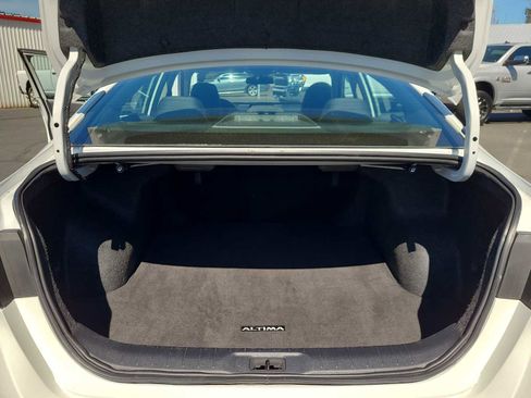 Used 2025 Nissan Altima 2.5 SV FWD image 27