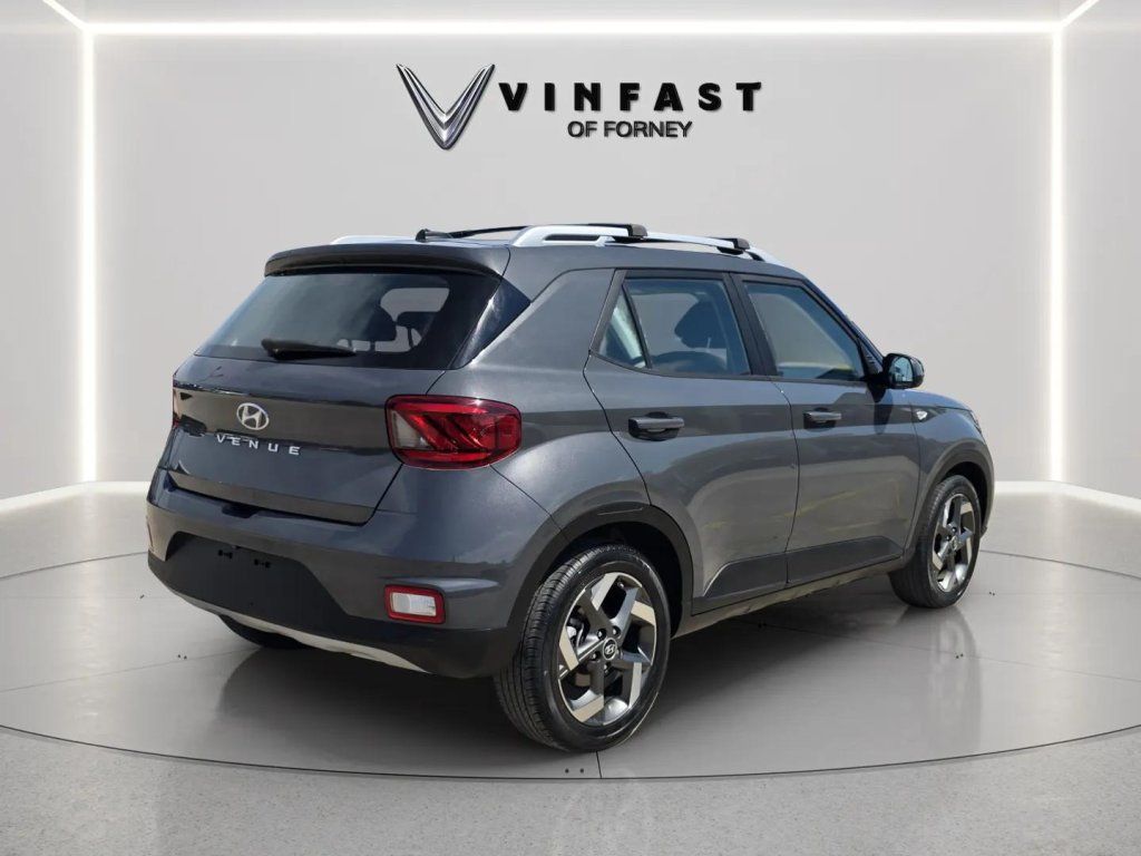 Used 2023 Hyundai Venue SEL w/ Cargo Package FWD image 7