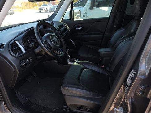 Used 2018 Jeep Renegade Limited image 3