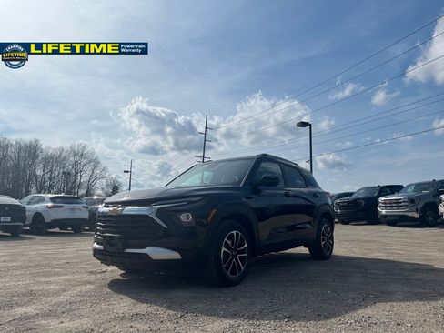 Used 2025 Chevrolet TrailBlazer LT image 2